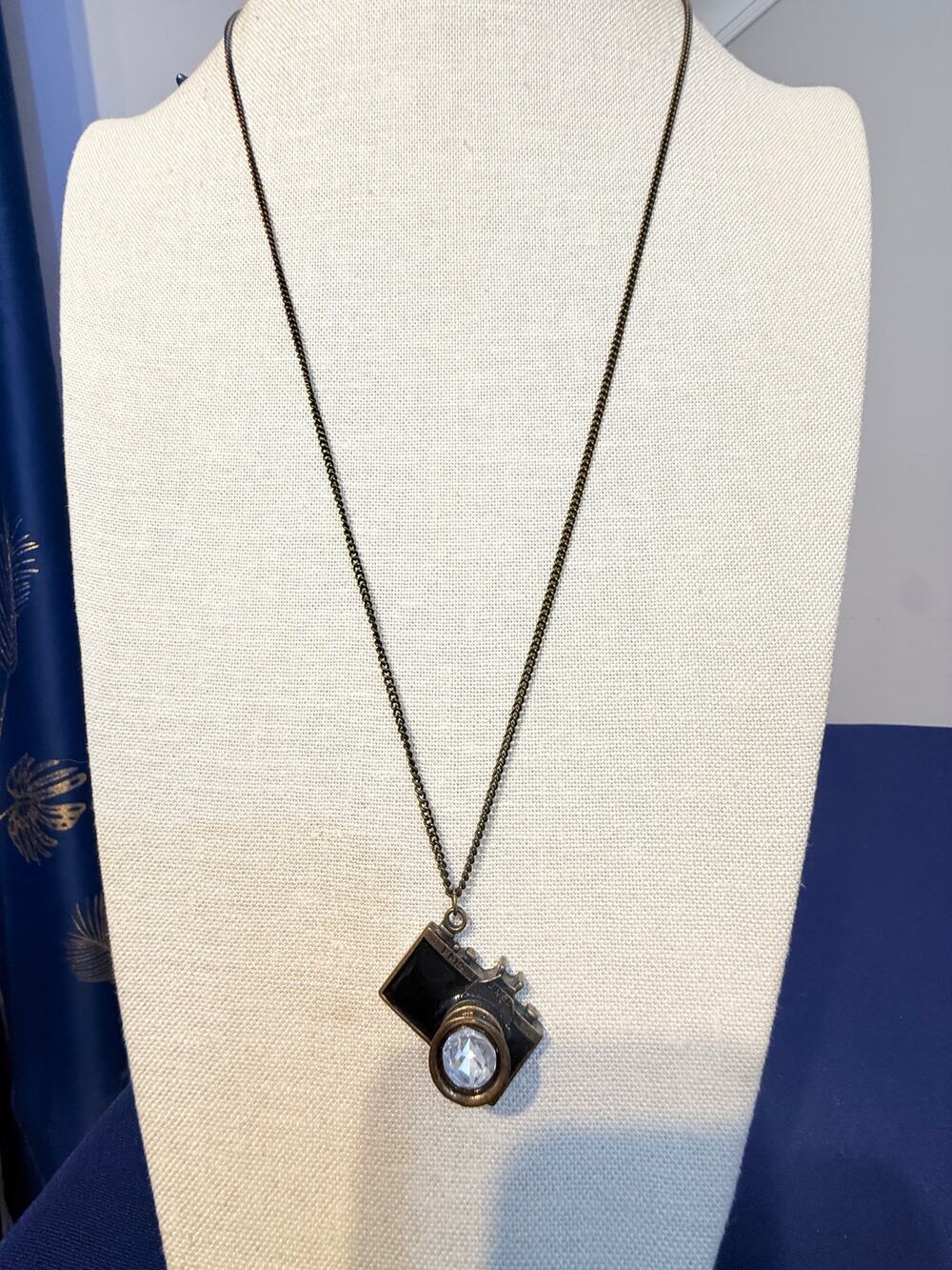 Vintage 30” Camera Pendant Necklace Rhinestone Lens